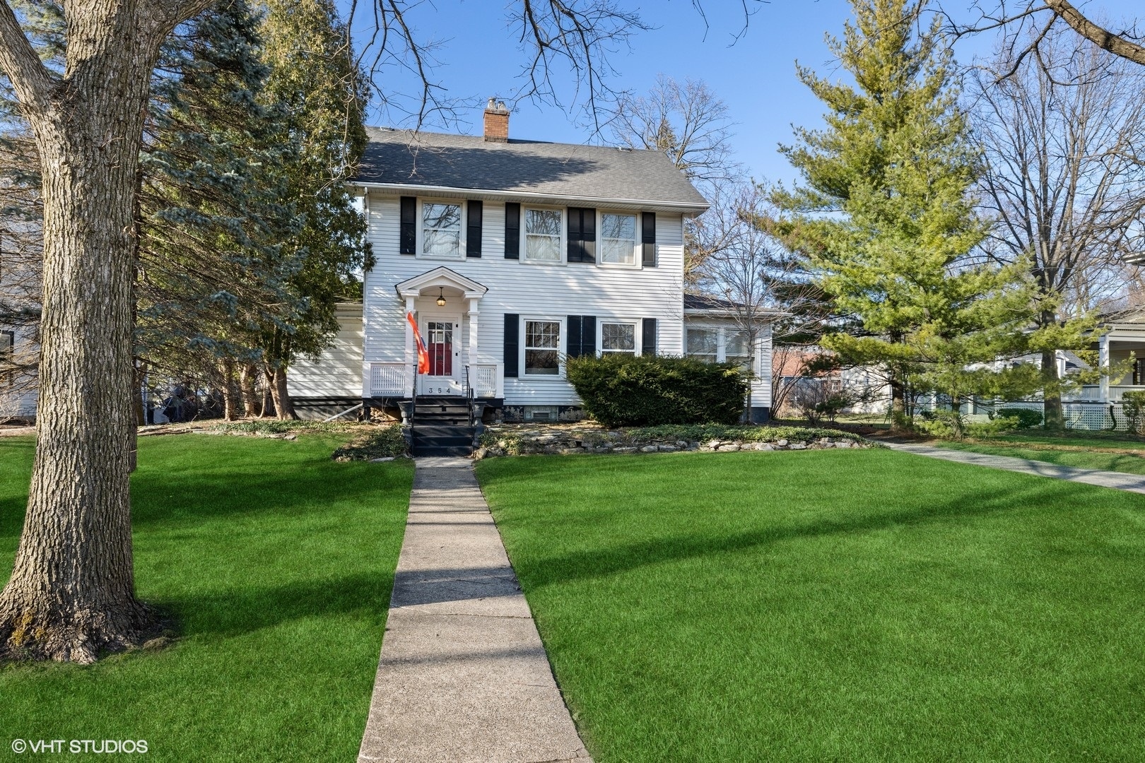354 North Delaplaine Road Riverside, IL 60546 - Photo 1 of 31