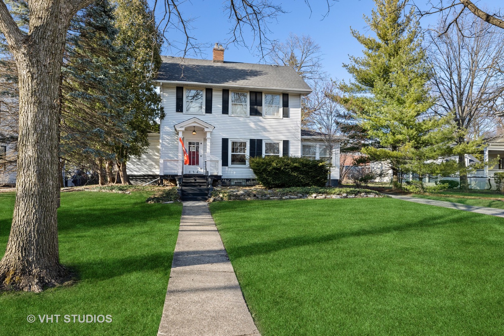 354 North Delaplaine Road Riverside, IL 60546 - Photo 2 of 31