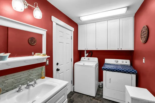 $889,000 | 8 Ocean Avenue, Hampton Bays, NY 11946