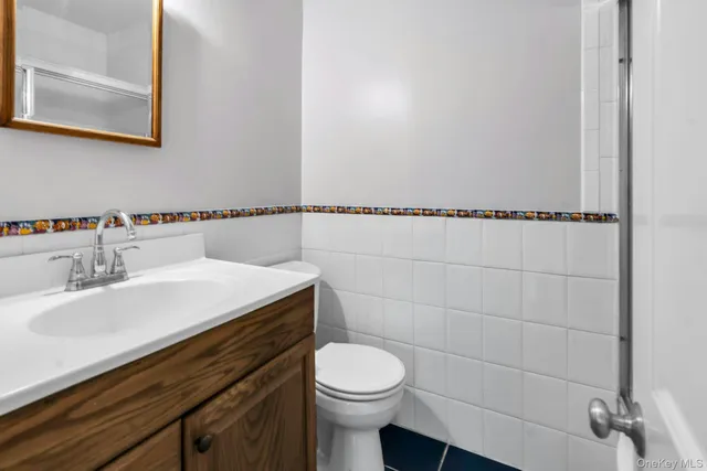 $889,000 | 8 Ocean Avenue, Hampton Bays, NY 11946