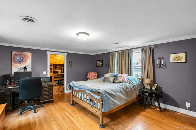 $889,000 | 8 Ocean Avenue, Hampton Bays, NY 11946