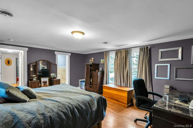 $889,000 | 8 Ocean Avenue, Hampton Bays, NY 11946