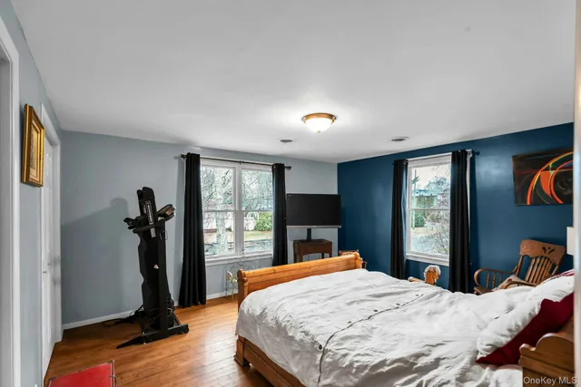 $889,000 | 8 Ocean Avenue, Hampton Bays, NY 11946