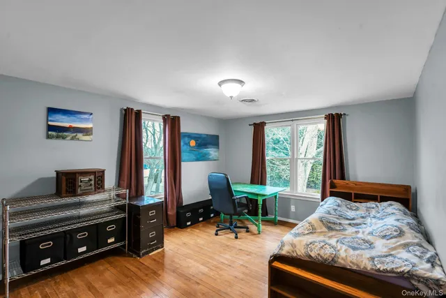 $889,000 | 8 Ocean Avenue, Hampton Bays, NY 11946