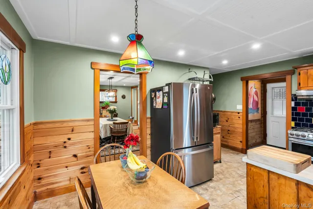 $889,000 | 8 Ocean Avenue, Hampton Bays, NY 11946