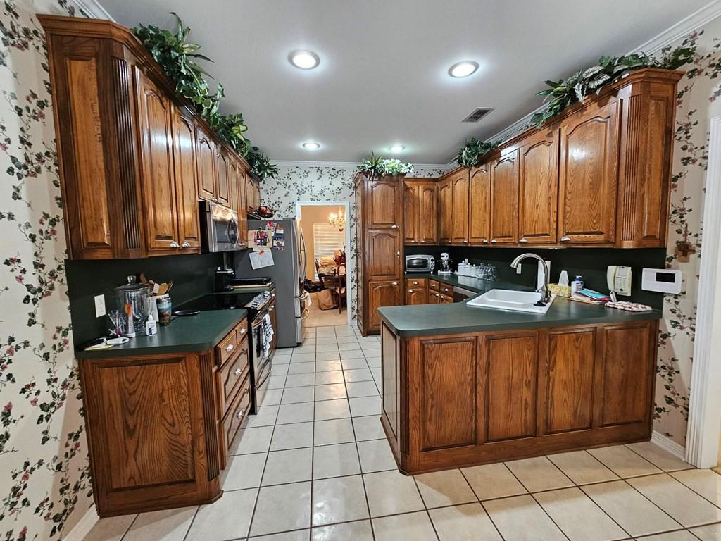 2001 Ventureview Street Palestine, TX 75803 - Photo 8 of 24