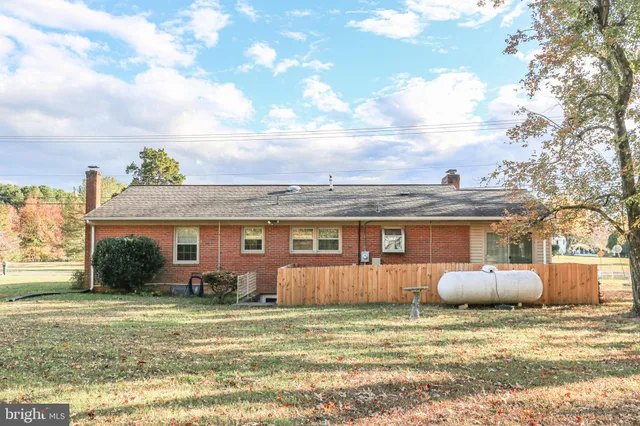 $400,000 | 148 Sanford Drive, Fredericksburg, VA 22406