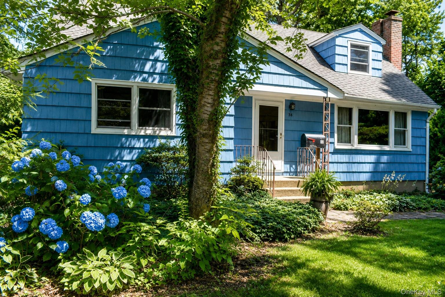 38 Maple Avenue Locust Valley, NY 11560 - Photo 1 of 6