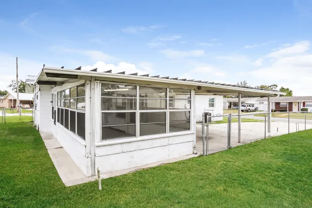 a view of a house with backyard and porch