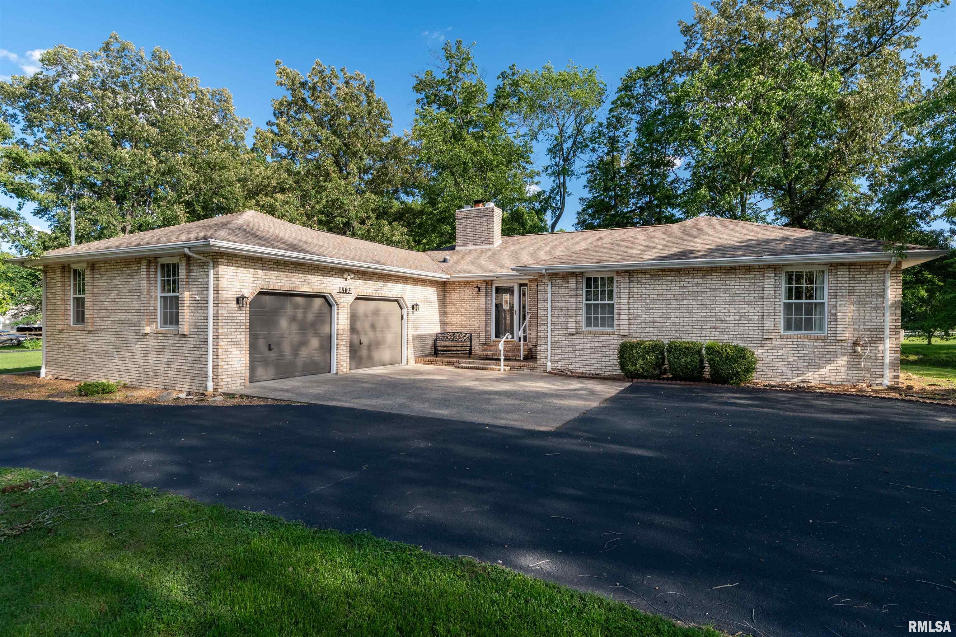 1803 Spring Garden Road Marion, IL 62959 - Photo 1 of 40