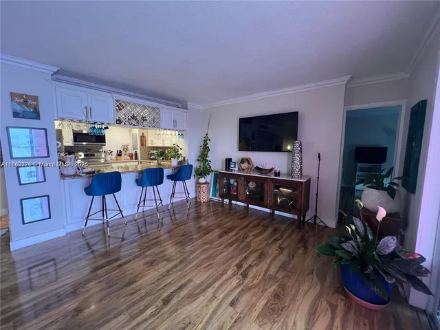 $3,750 | 11111 Biscayne Boulevard, Unit 20E, Miami, FL 33181