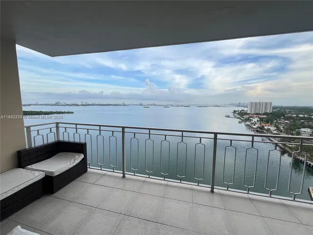 $3,750 | 11111 Biscayne Boulevard, Unit 20E, Miami, FL 33181
