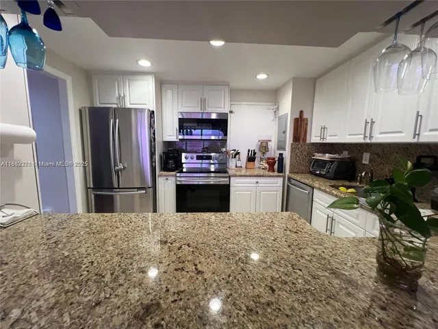 $3,750 | 11111 Biscayne Boulevard, Unit 20E, Miami, FL 33181