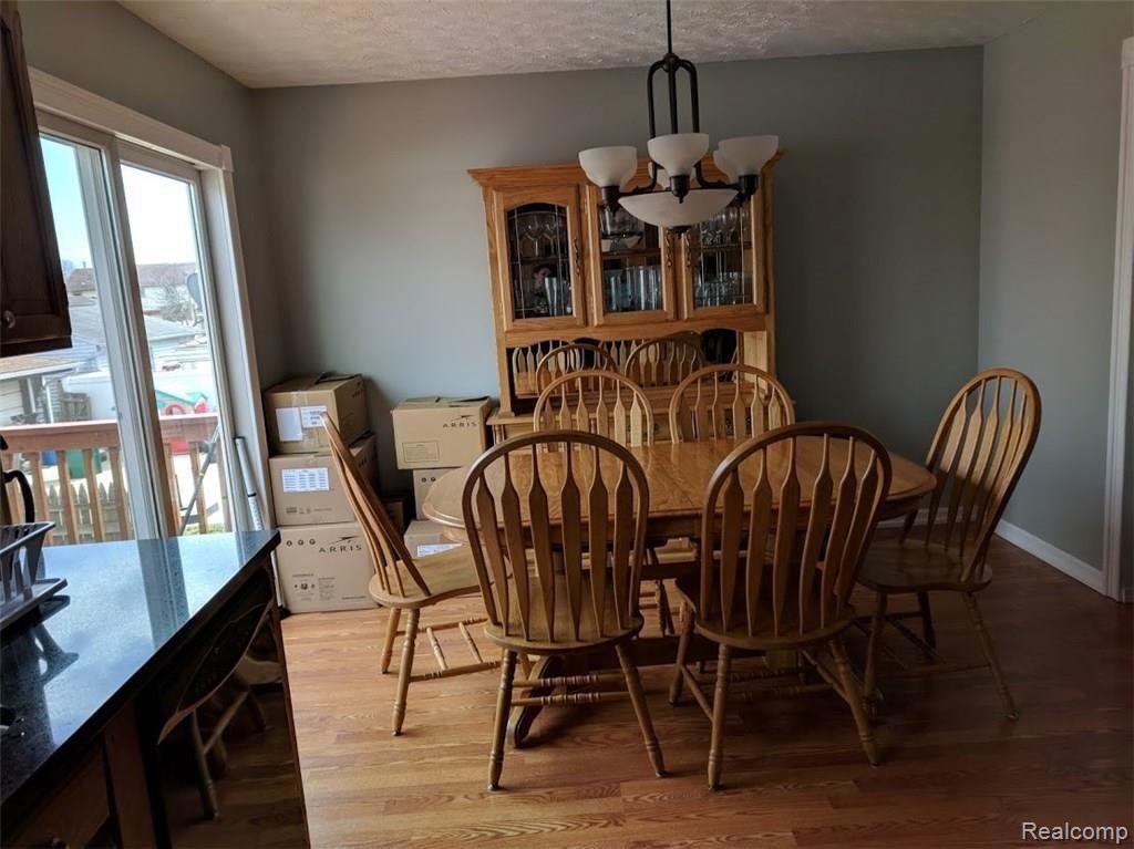 32151 Covington Road Rockwood, MI 48173 - Photo 5 of 30 DINING ROOM.jpg