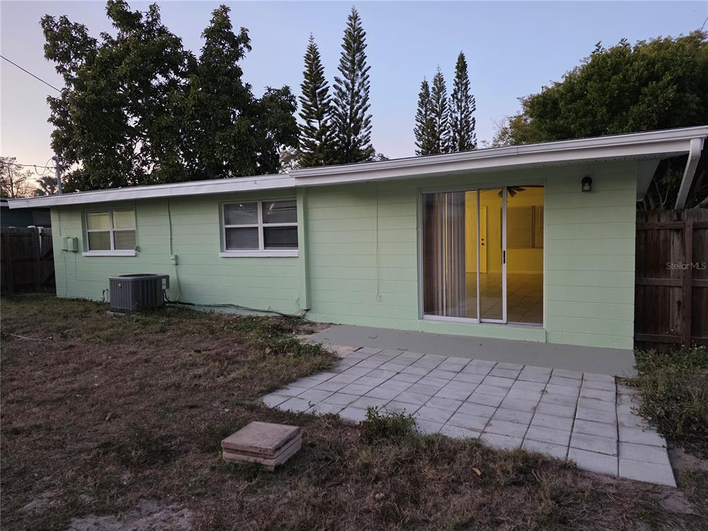 298 11th Avenue Southwest Largo, FL 33770 - Photo 34 of 34 a view of a backyard with a barn