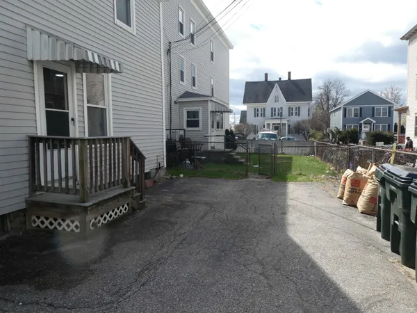 $2,400 | 460 Lincoln Street, Manchester, NH 03103