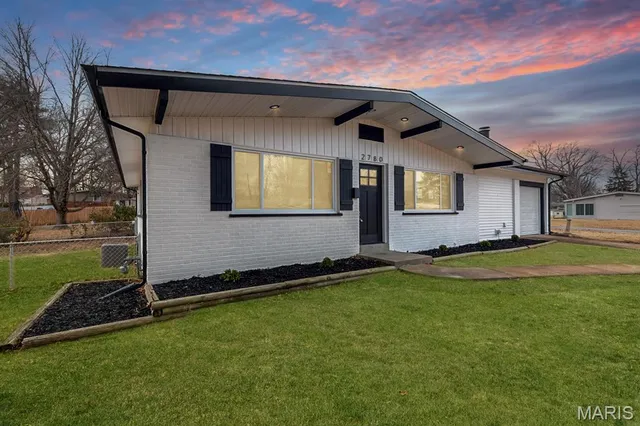 $260,000 | 2780 Narraganset Drive, Florissant, MO 63033