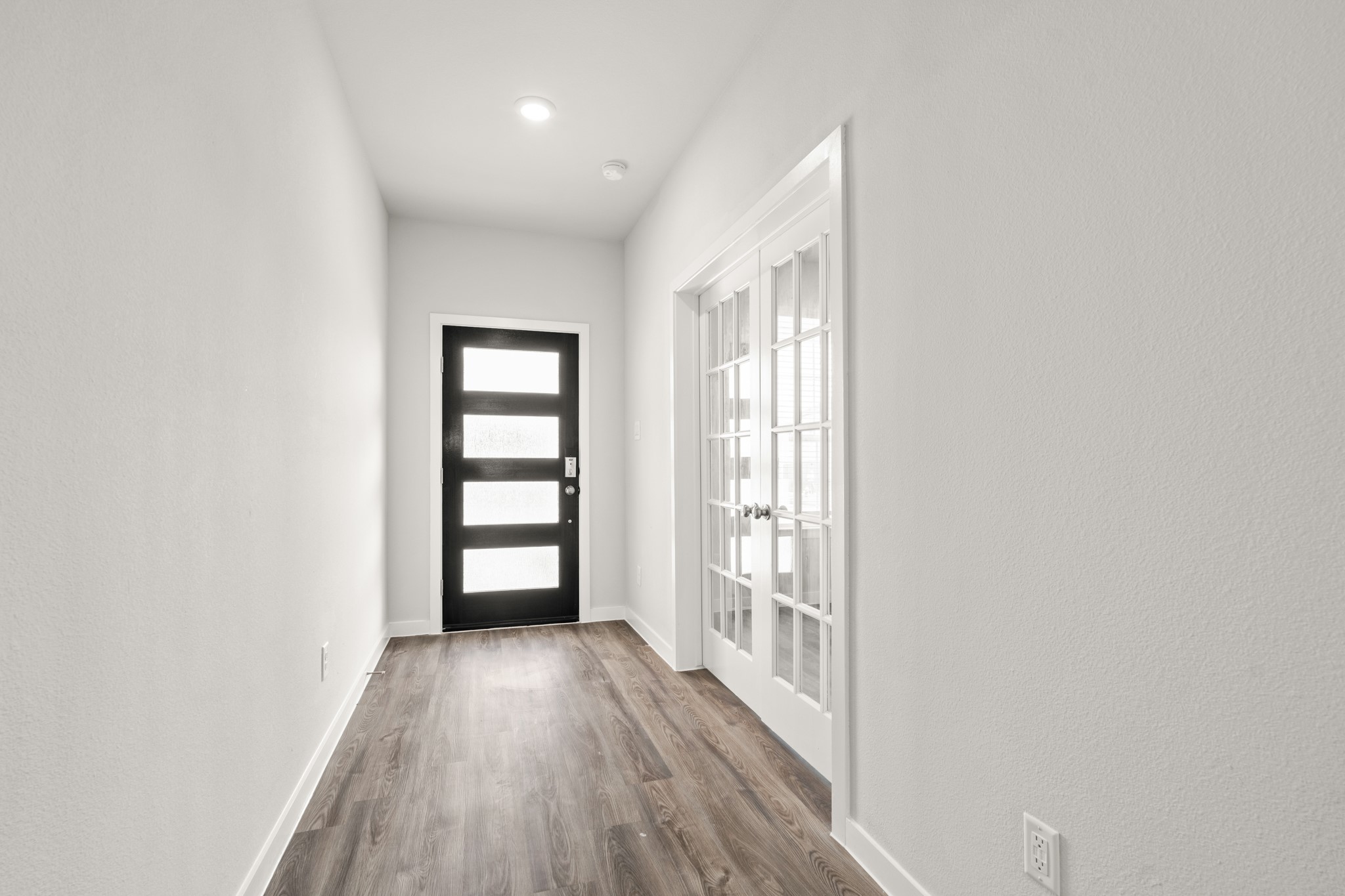 117 Bayou Bend Angleton, TX 77515 - Photo 2 of 28 an empty room with wooden floor and windows