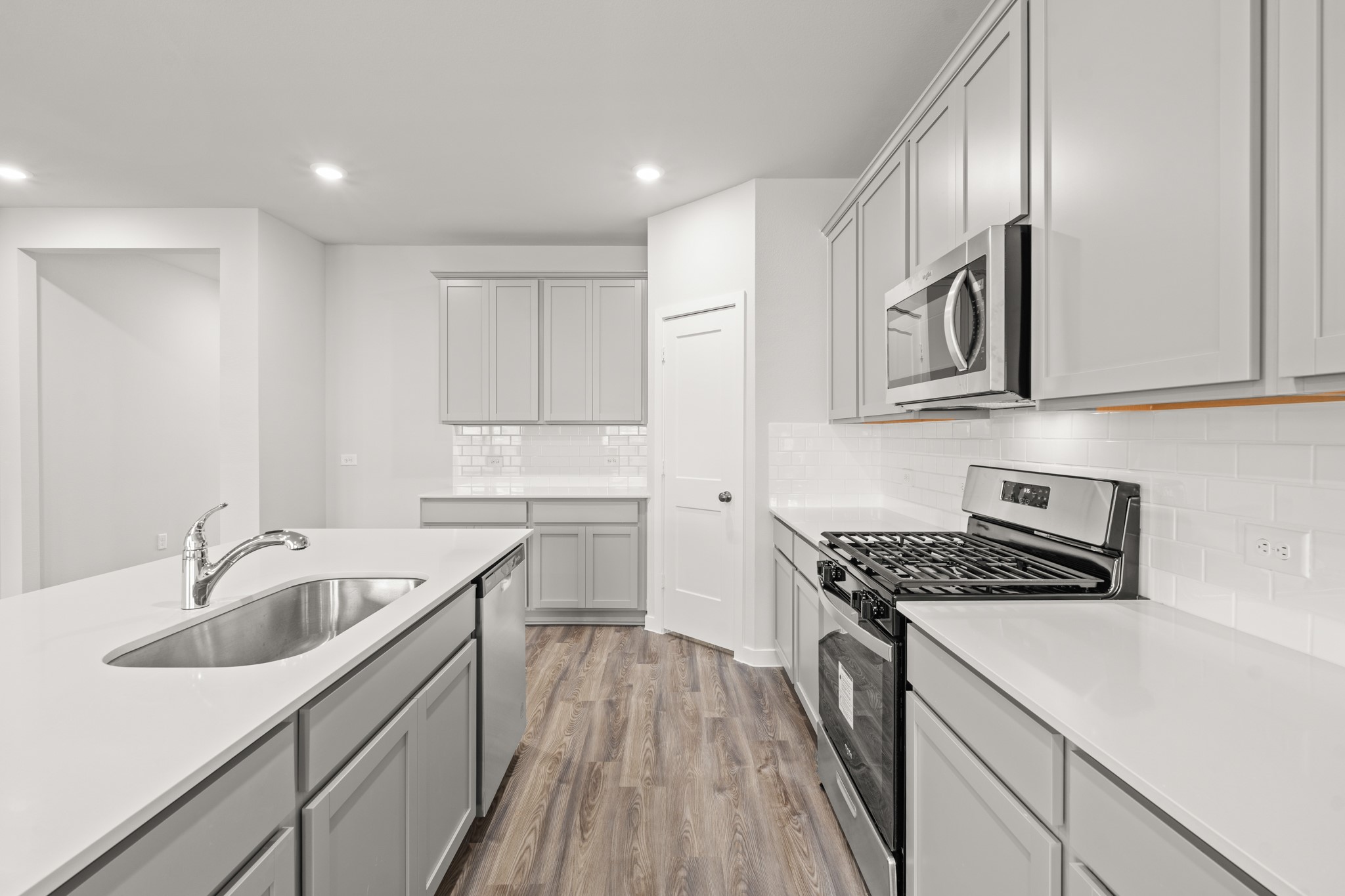 117 Bayou Bend Angleton, TX 77515 - Photo 6 of 28 a kitchen that has a sink and a stove top oven
