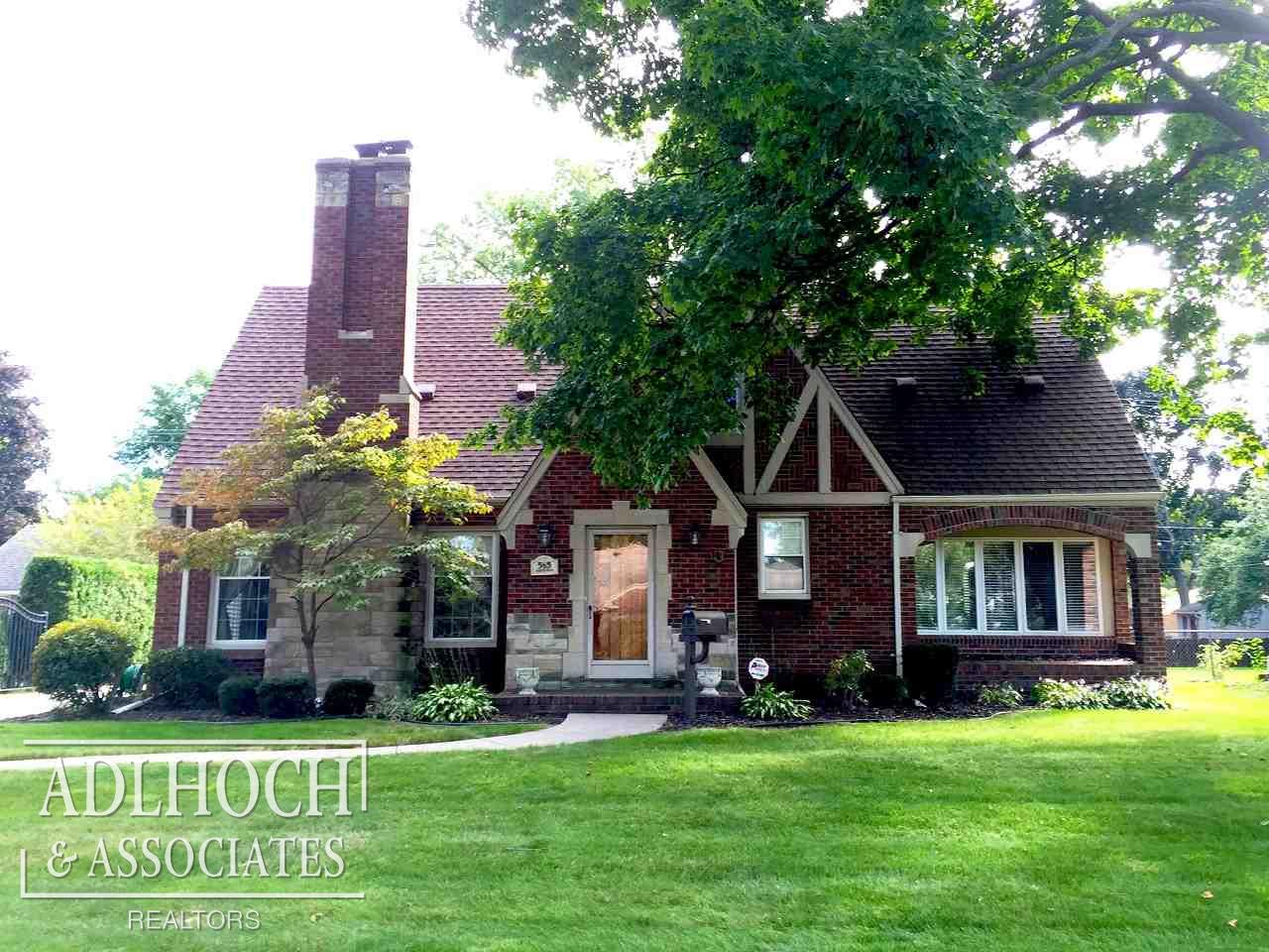 565 Hampton Road Grosse Pointe Woods, MI 48236 - Photo 1 of 37