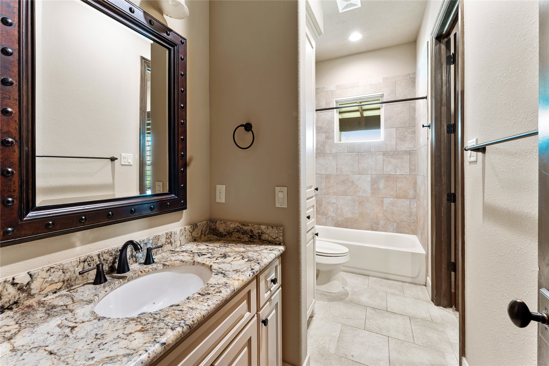 4727 Sugar Maple Court Fulshear, TX 77441 - Photo 33 of 50 Additional secondary bedroom ensuite bathroom with walk in closet.