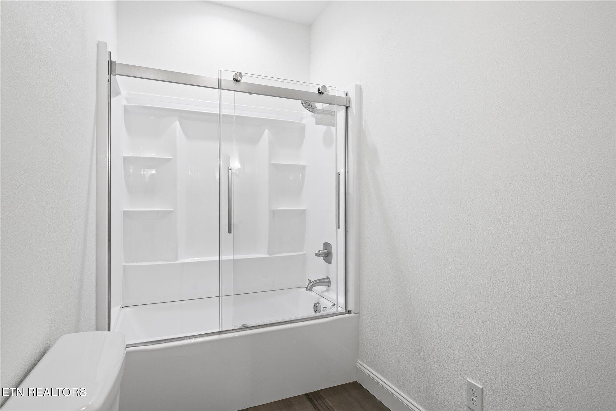 565 Grassland Road Crossville, TN 38572 - Photo 29 of 53 a view of an empty walk in closet