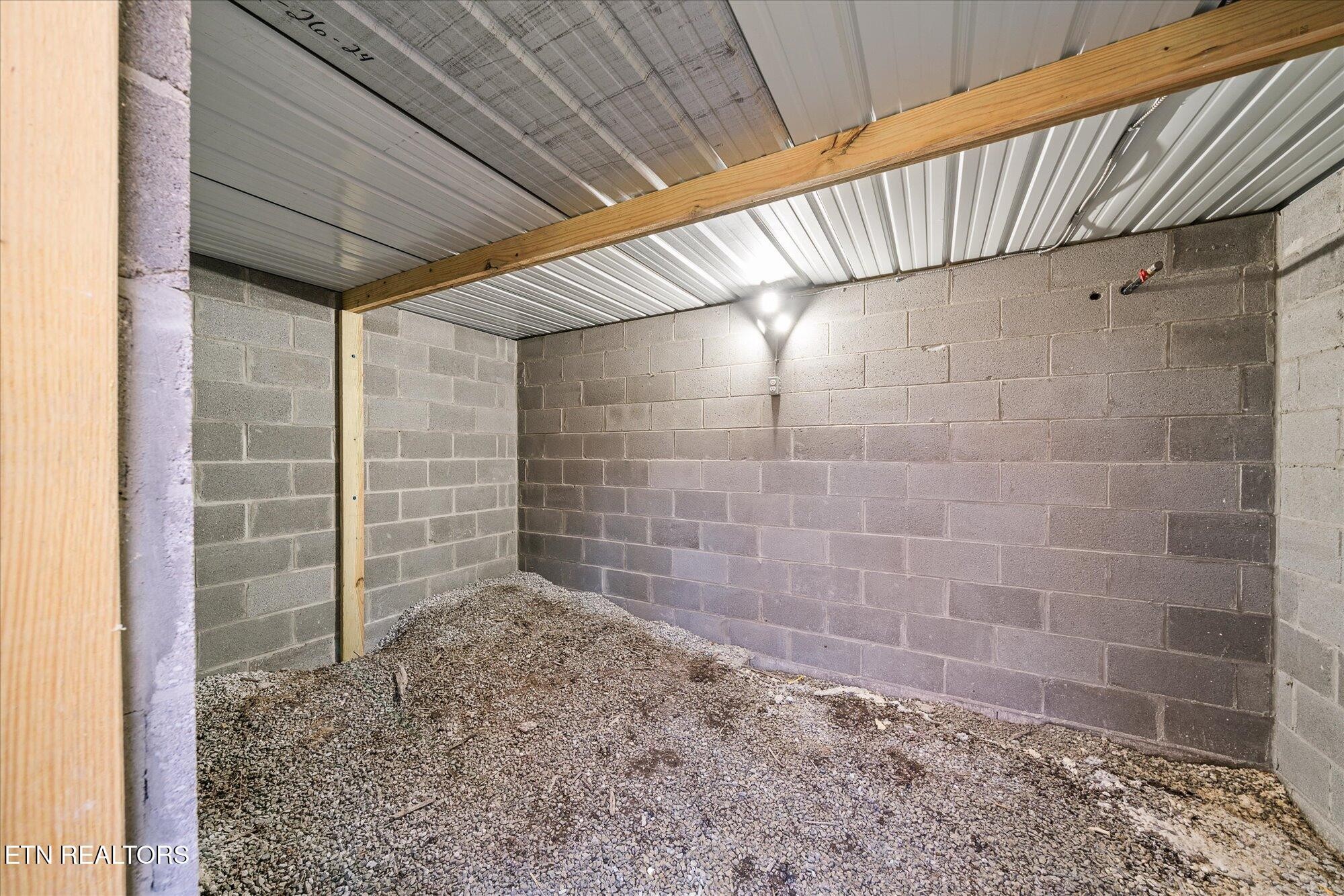 565 Grassland Road Crossville, TN 38572 - Photo 40 of 53 a bathroom with a shower
