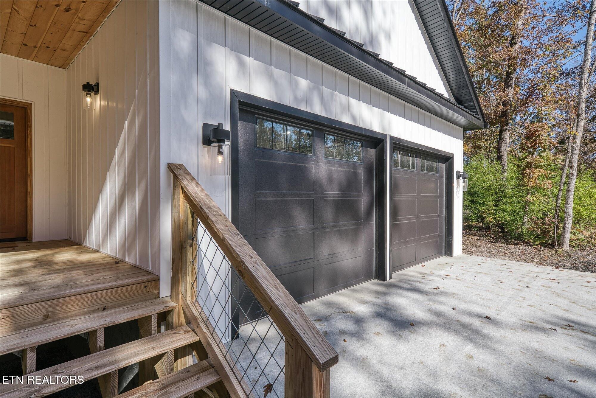 565 Grassland Road Crossville, TN 38572 - Photo 46 of 53 a view of balcony with wooden floor and fence