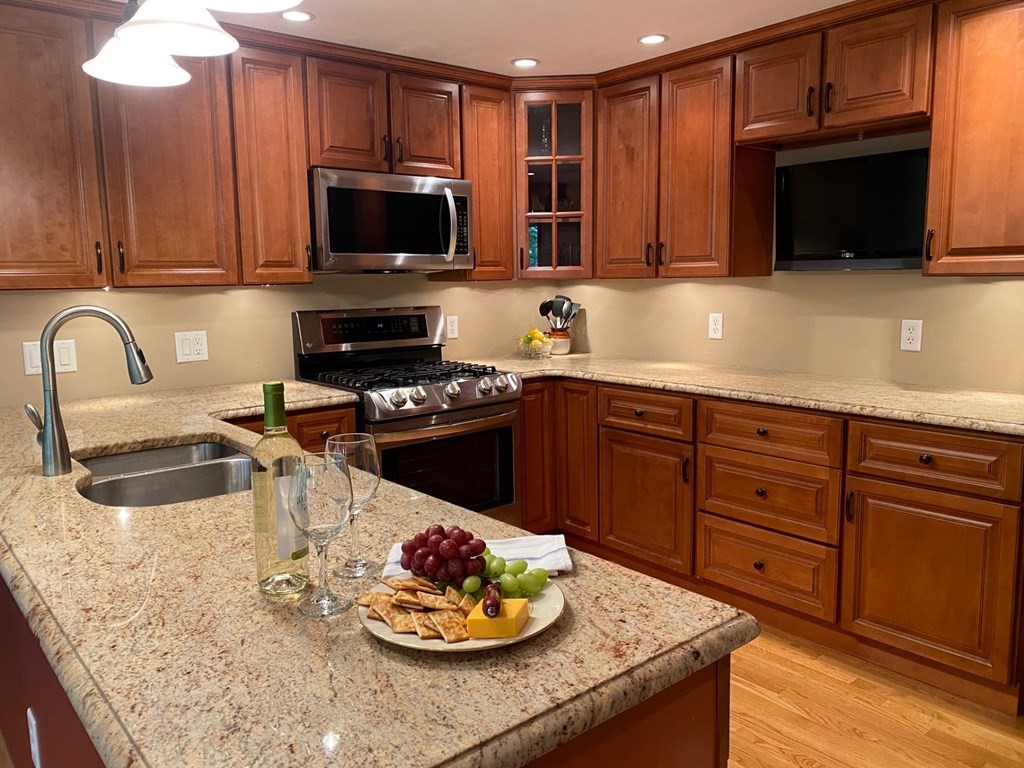 8 Longfellow Road Westborough, MA 01581 - Photo 4 of 35 Gallery Image 4