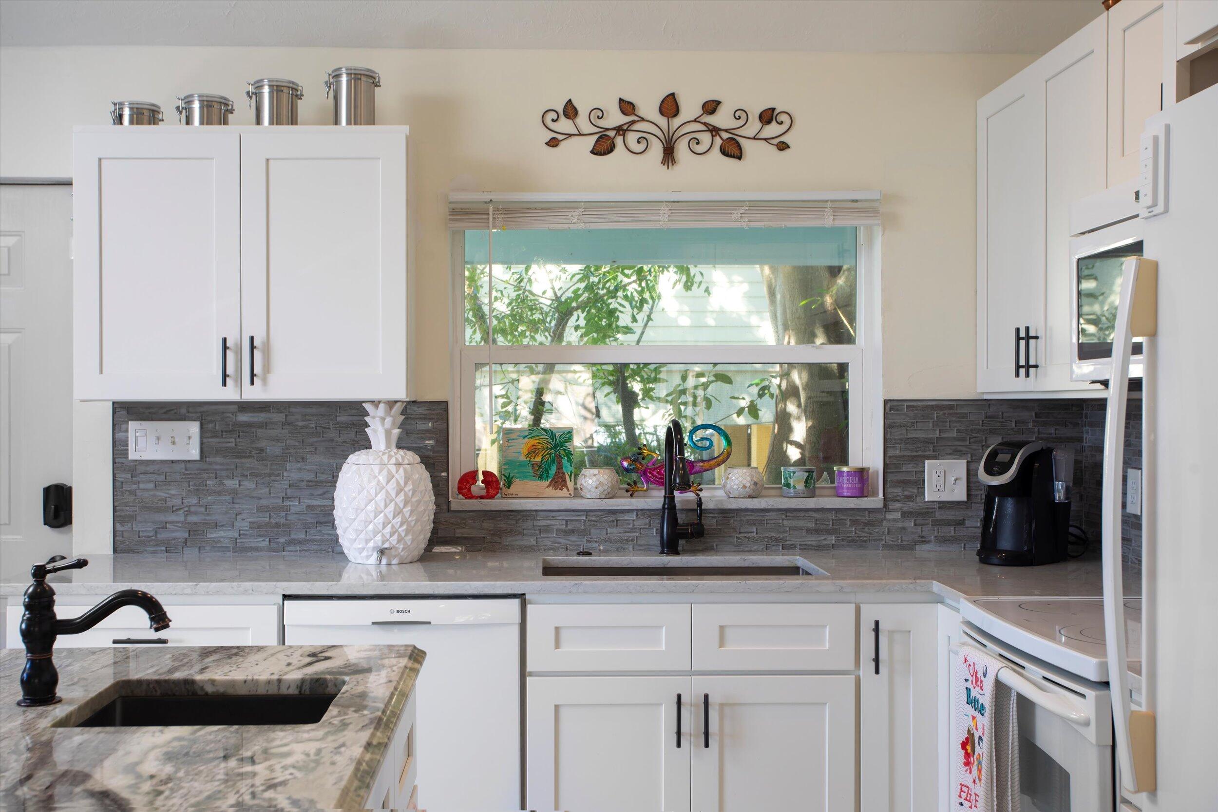 663 Indies Road Summerland Key, FL 33042 - Photo 10 of 32 13-0013 kitchen 2