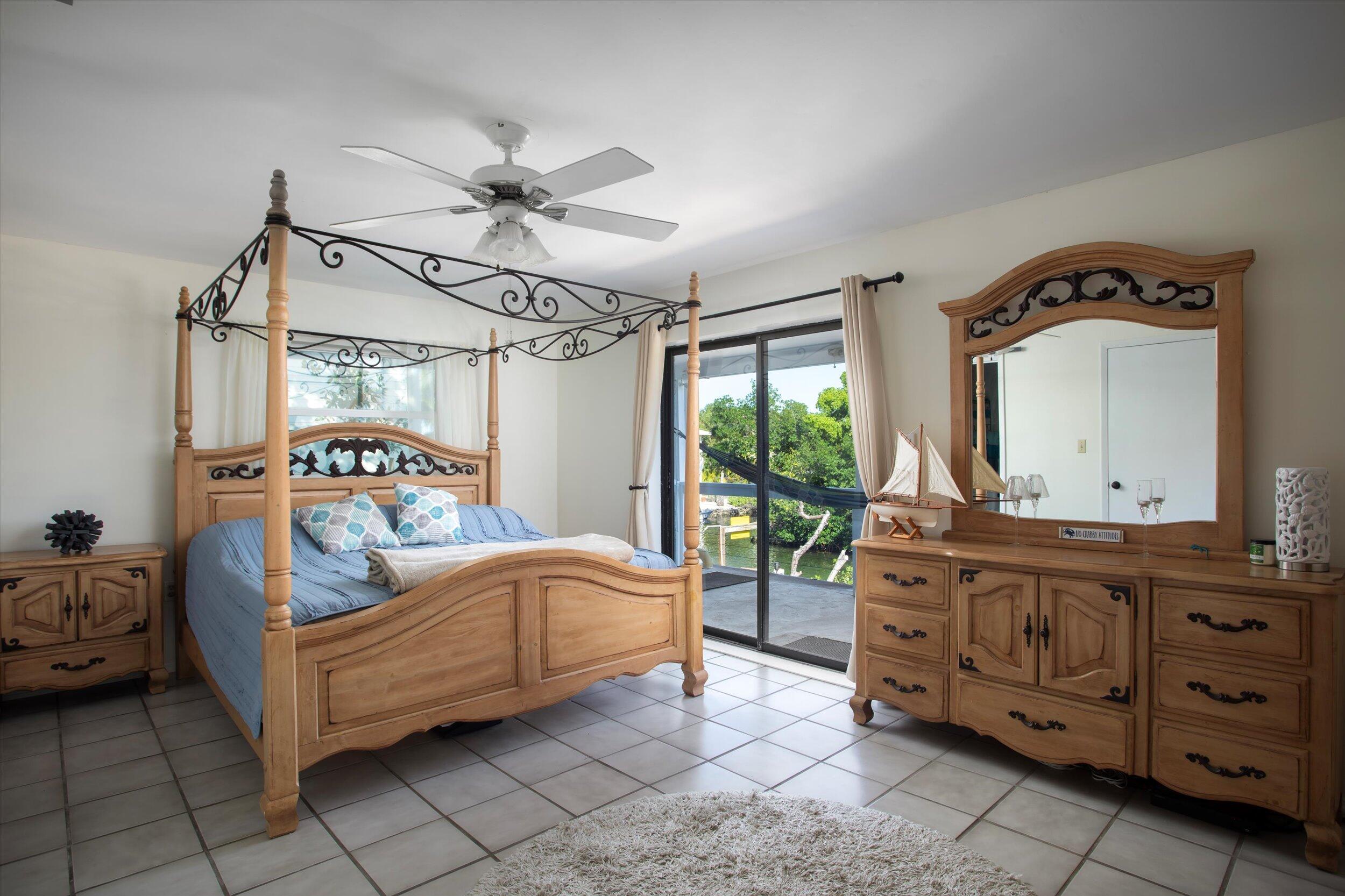 663 Indies Road Summerland Key, FL 33042 - Photo 12 of 32 17-0016 Master BR