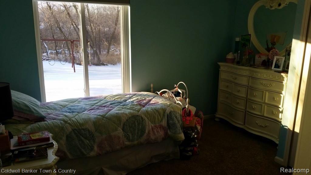2434 Ridgewood Drive Howell, MI 48843 - Photo 19 of 31 20141121_160712.jpg