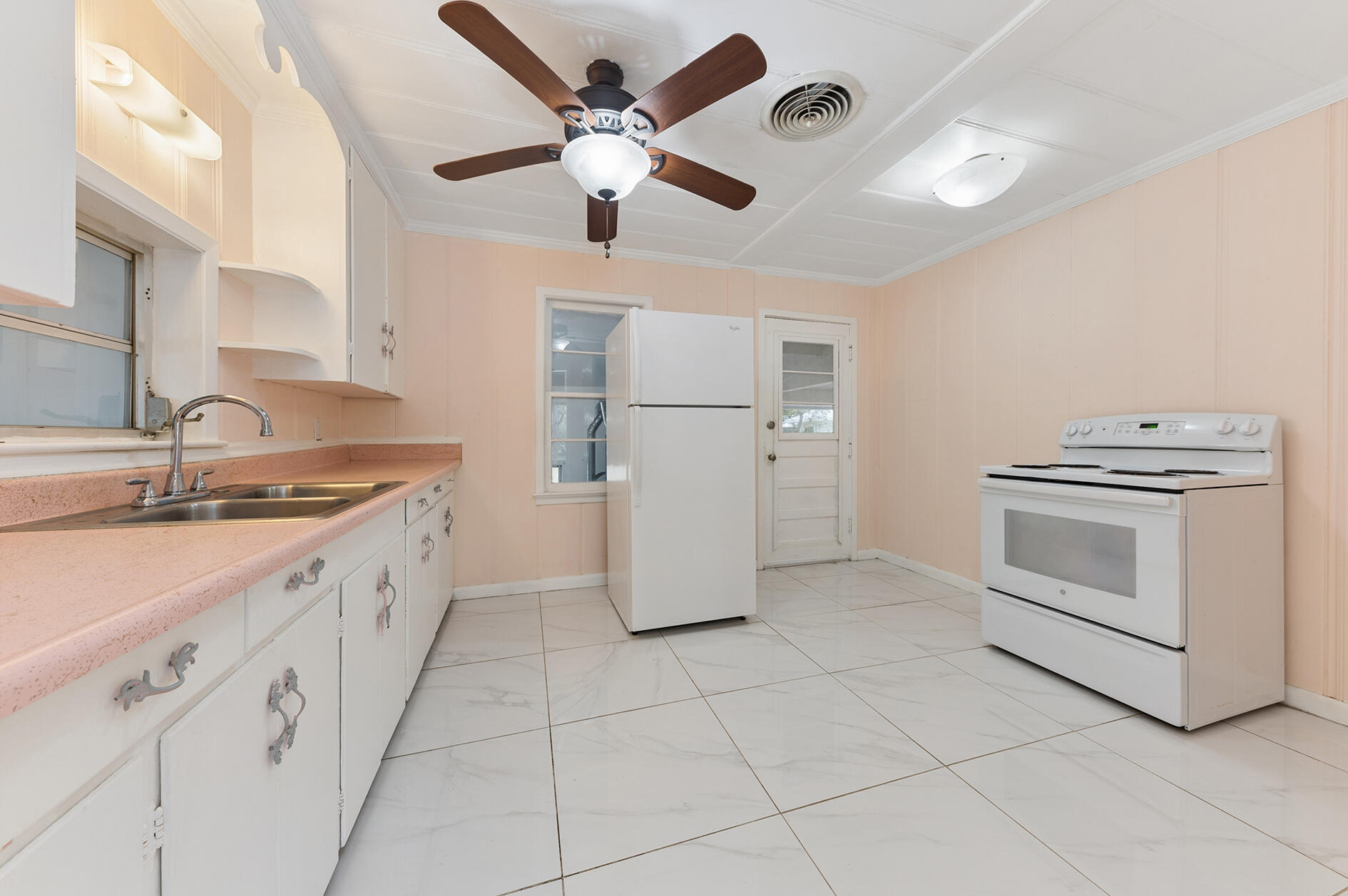 521 Southwest Halpatiokee Street Stuart, FL 34994 - Photo 6 of 25 Kitchen