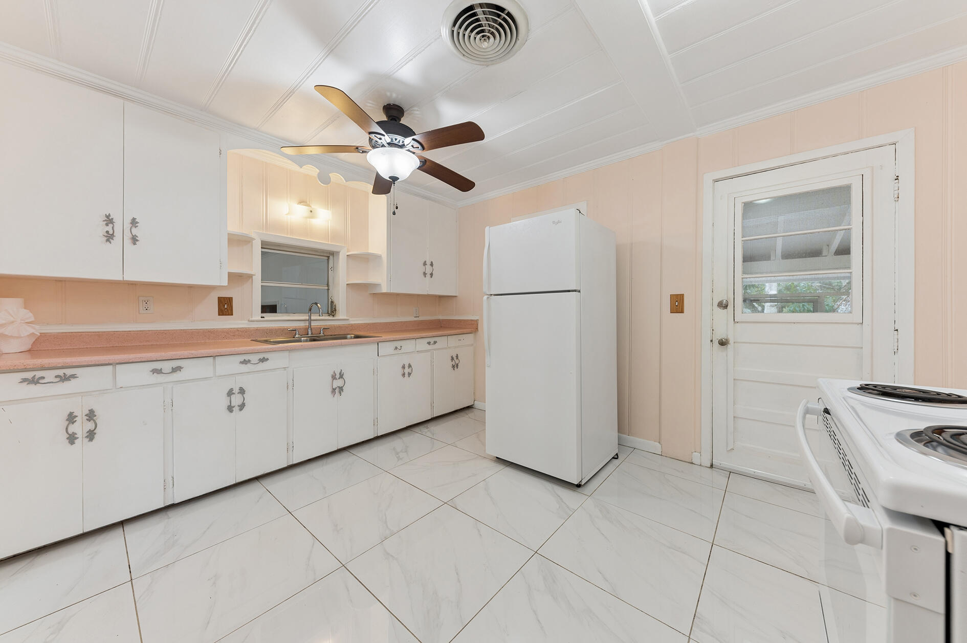 521 Southwest Halpatiokee Street Stuart, FL 34994 - Photo 7 of 25 Kitchen