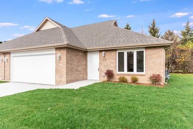 $2,300 | 5540 Hearthside Drive, Bourbonnais, IL 60914