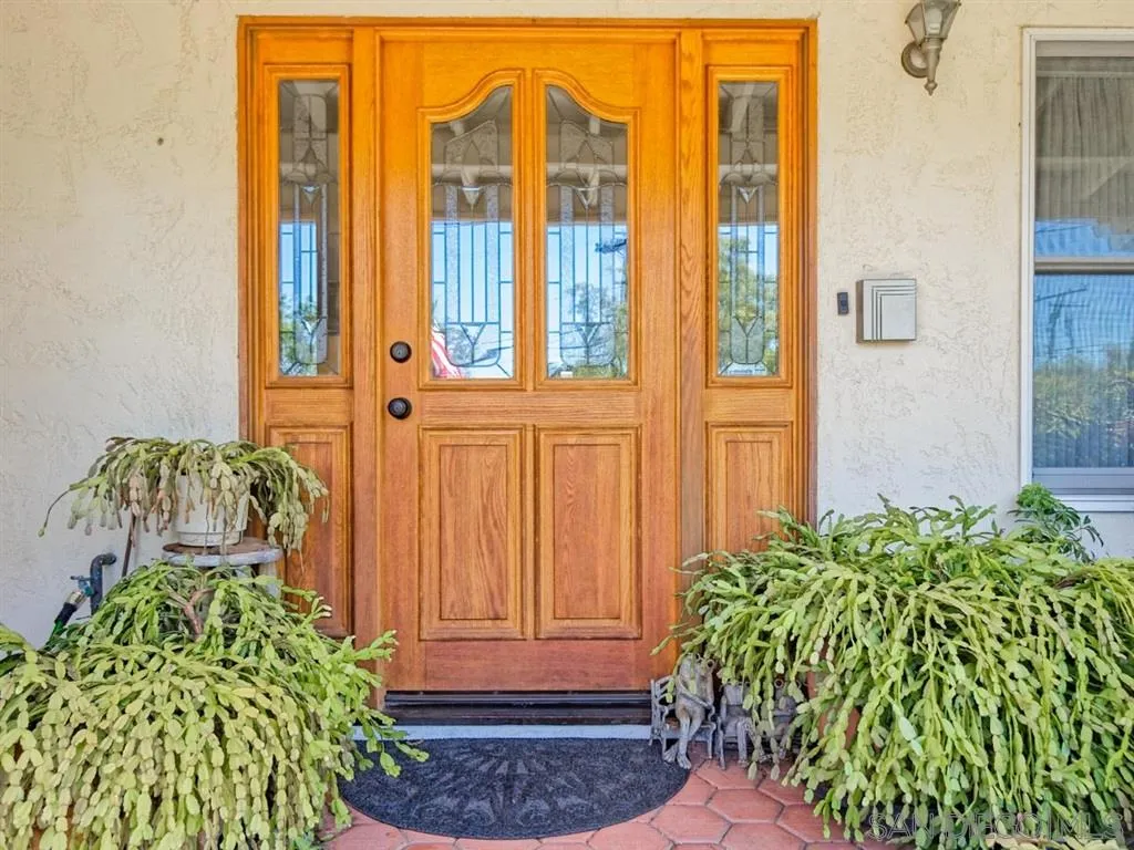 13847 Putney Road Poway, CA 92064 - Photo 2 of 25 Gallery Image 2