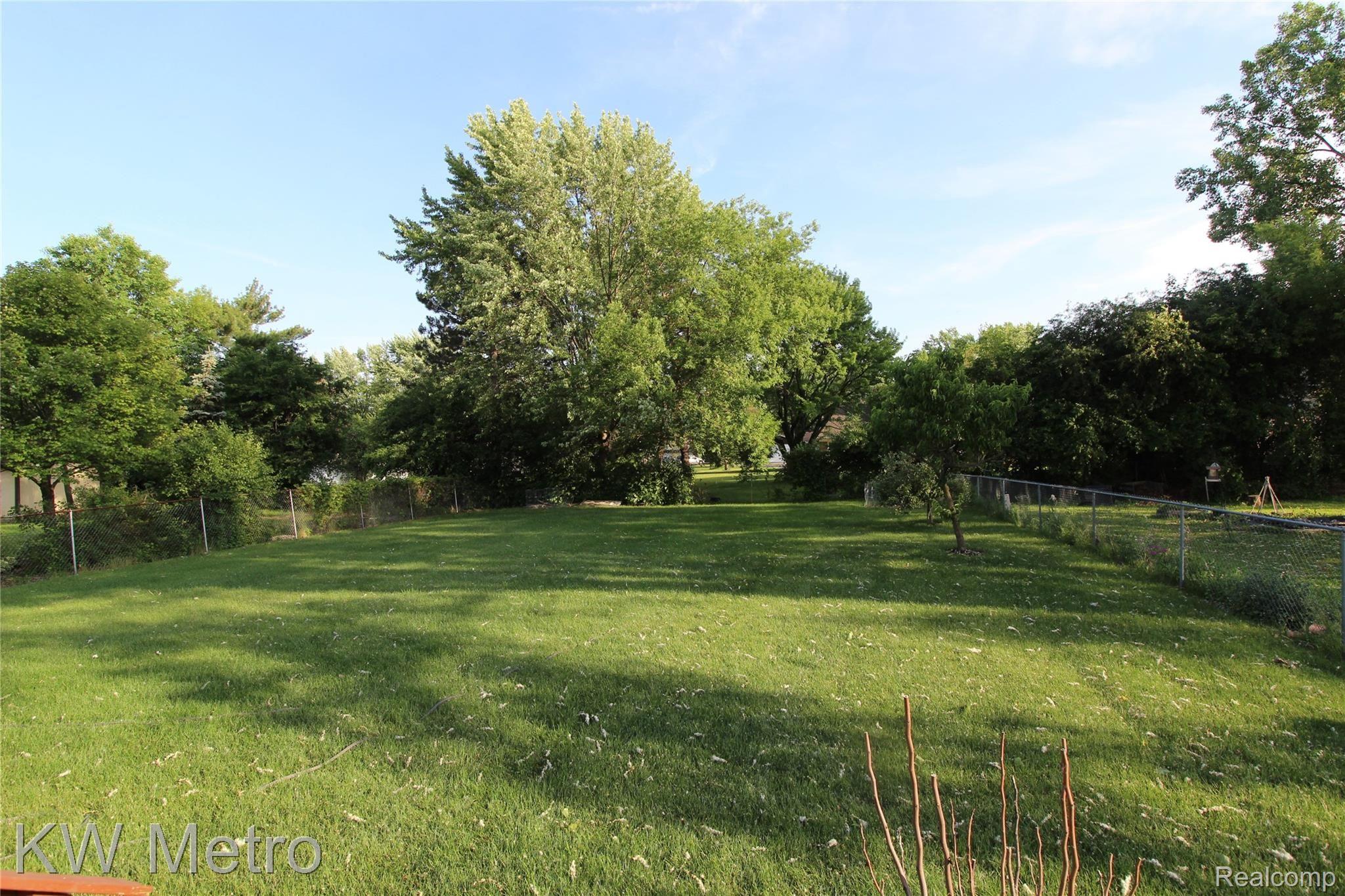 2258 Oakcrest Road Sterling Heights, MI 48310 - Photo 20 of 22 IMG_1689.JPG