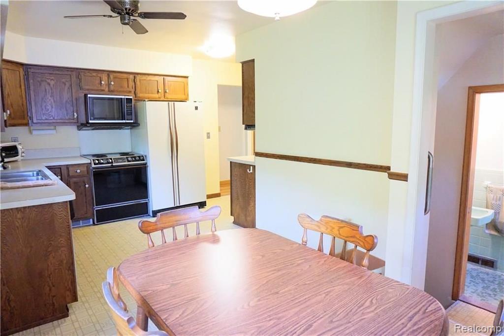 902 Hampton Road Grosse Pointe Woods, MI 48236 - Photo 16 of 47