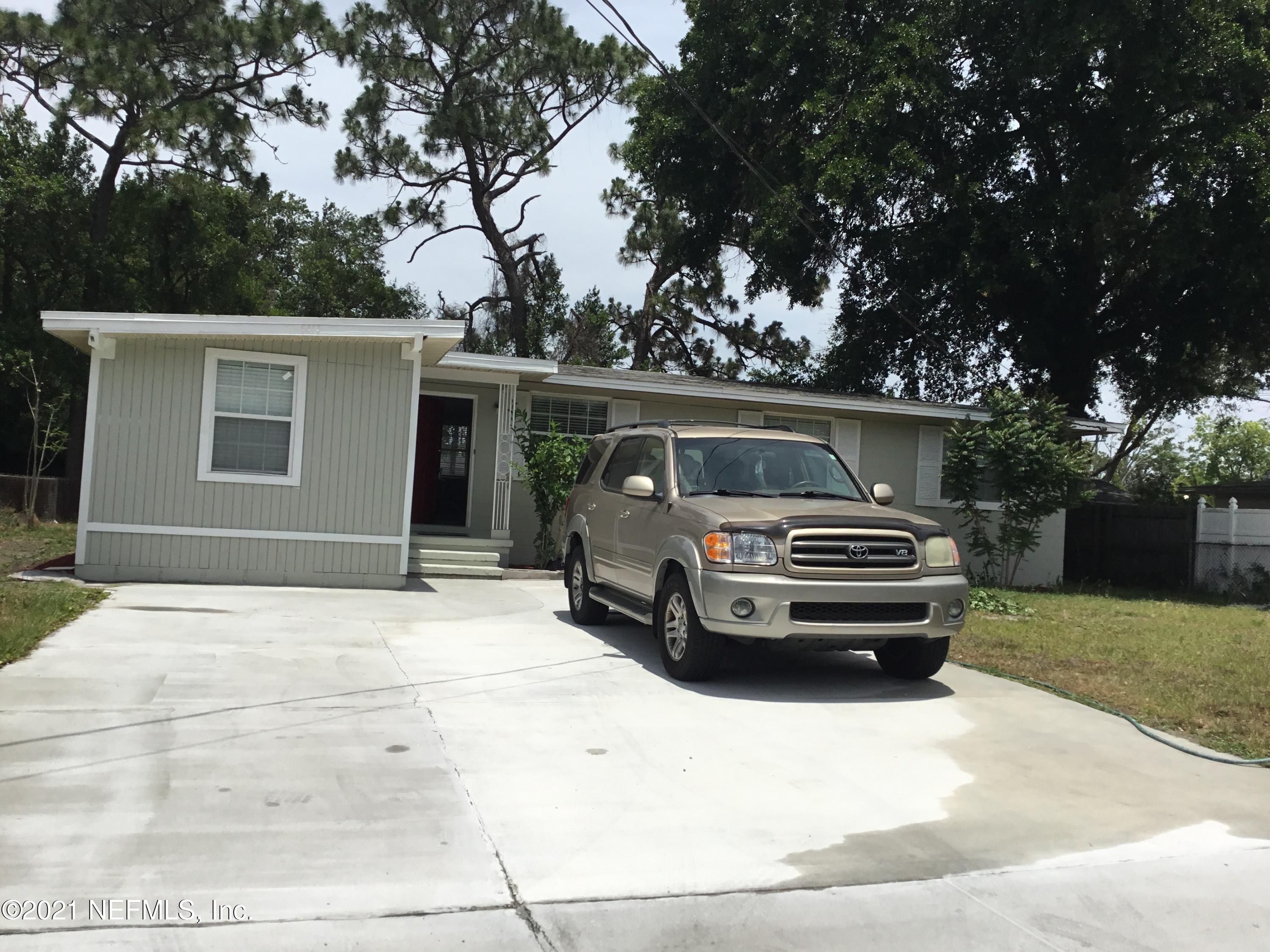 6213 Anvil Road Jacksonville, FL 32277 - Photo 2 of 28 A6BFC23C-EBF9-45A0-BE36-44A6C8189989