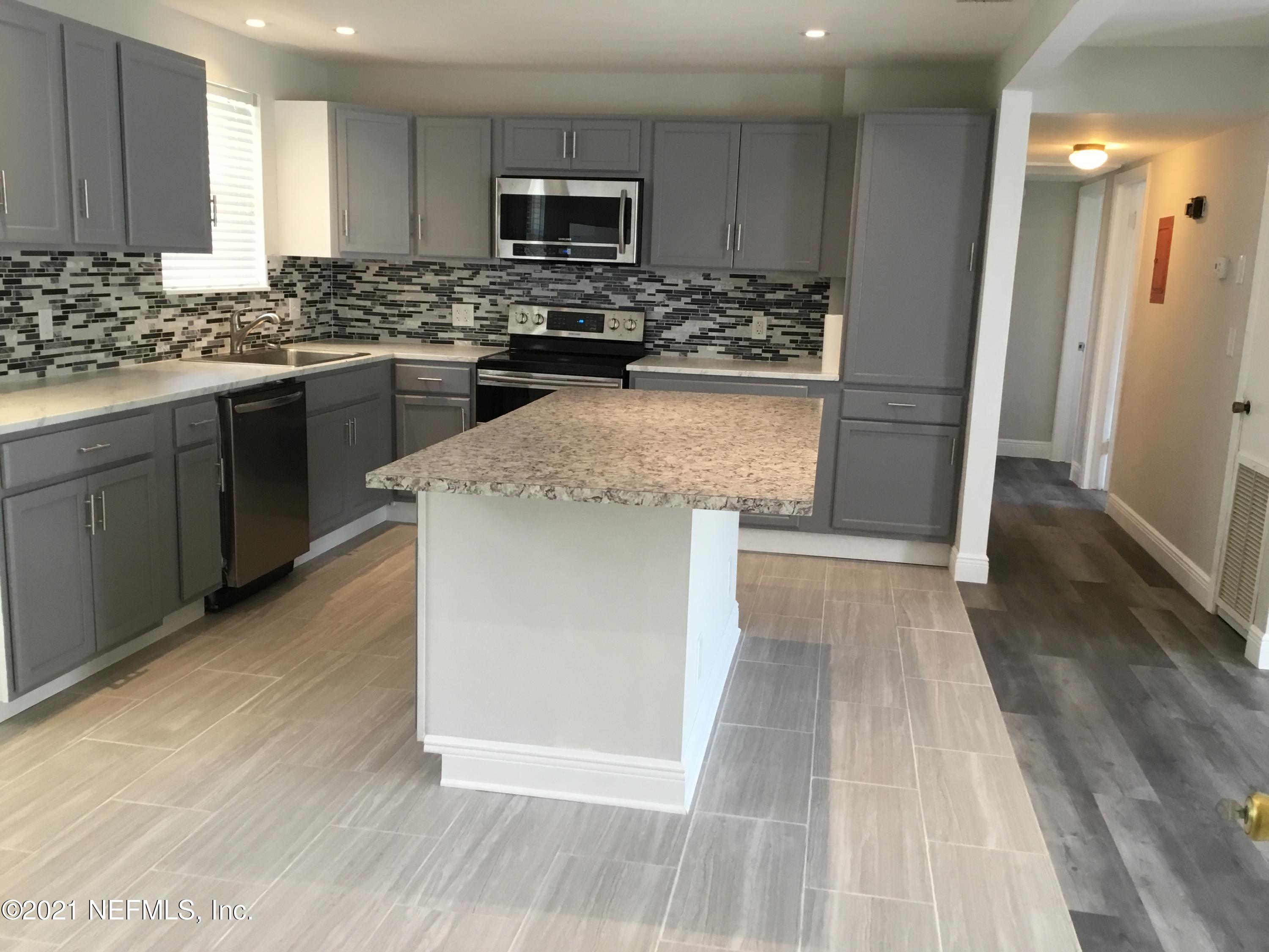 6213 Anvil Road Jacksonville, FL 32277 - Photo 5 of 28 335F57DF-F6BF-4C10-AE8A-43E407A5BD3D