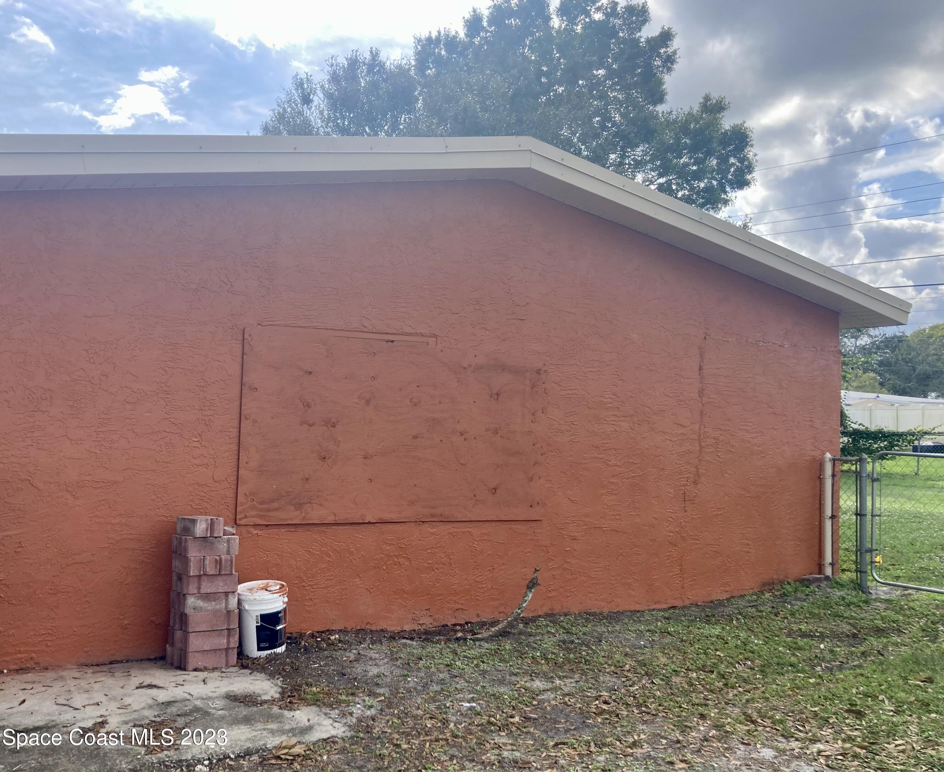 4396 Doncaster Drive Melbourne, FL 32935 - Photo 22 of 22 a backyard of a house with lots of green space