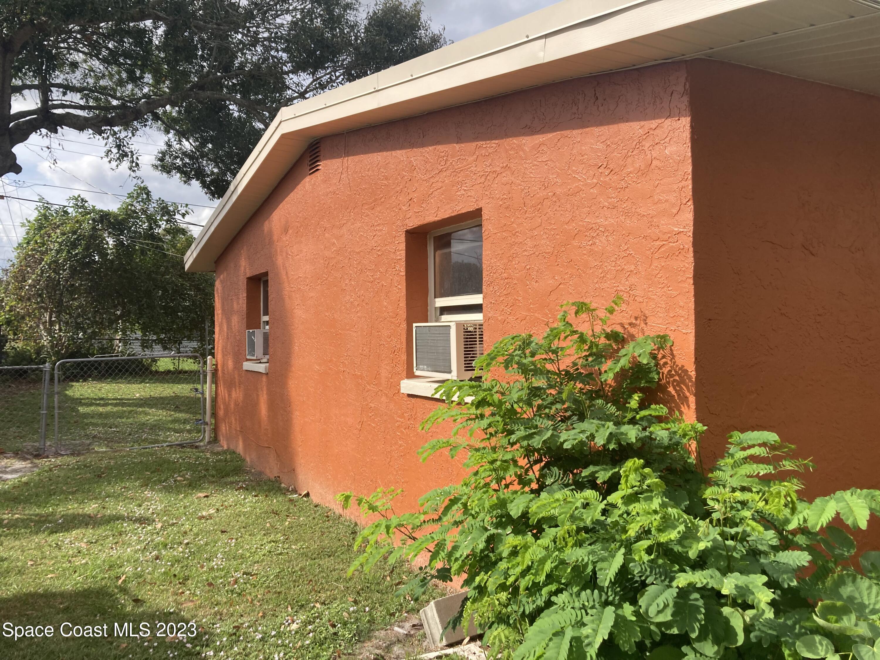4396 Doncaster Drive Melbourne, FL 32935 - Photo 4 of 22 a backyard of a house with lots of green space and fountain
