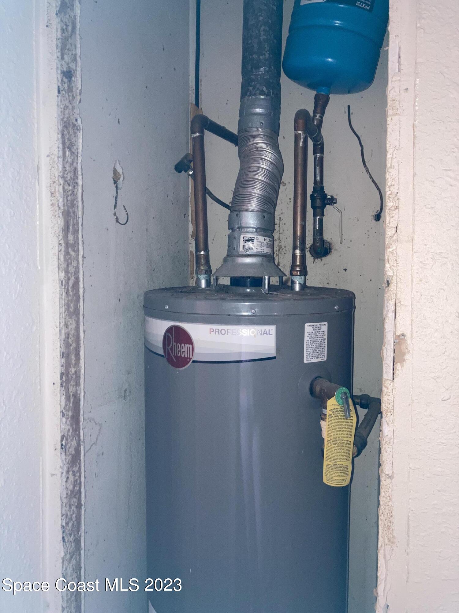 4396 Doncaster Drive Melbourne, FL 32935 - Photo 9 of 22 a close view of water heater