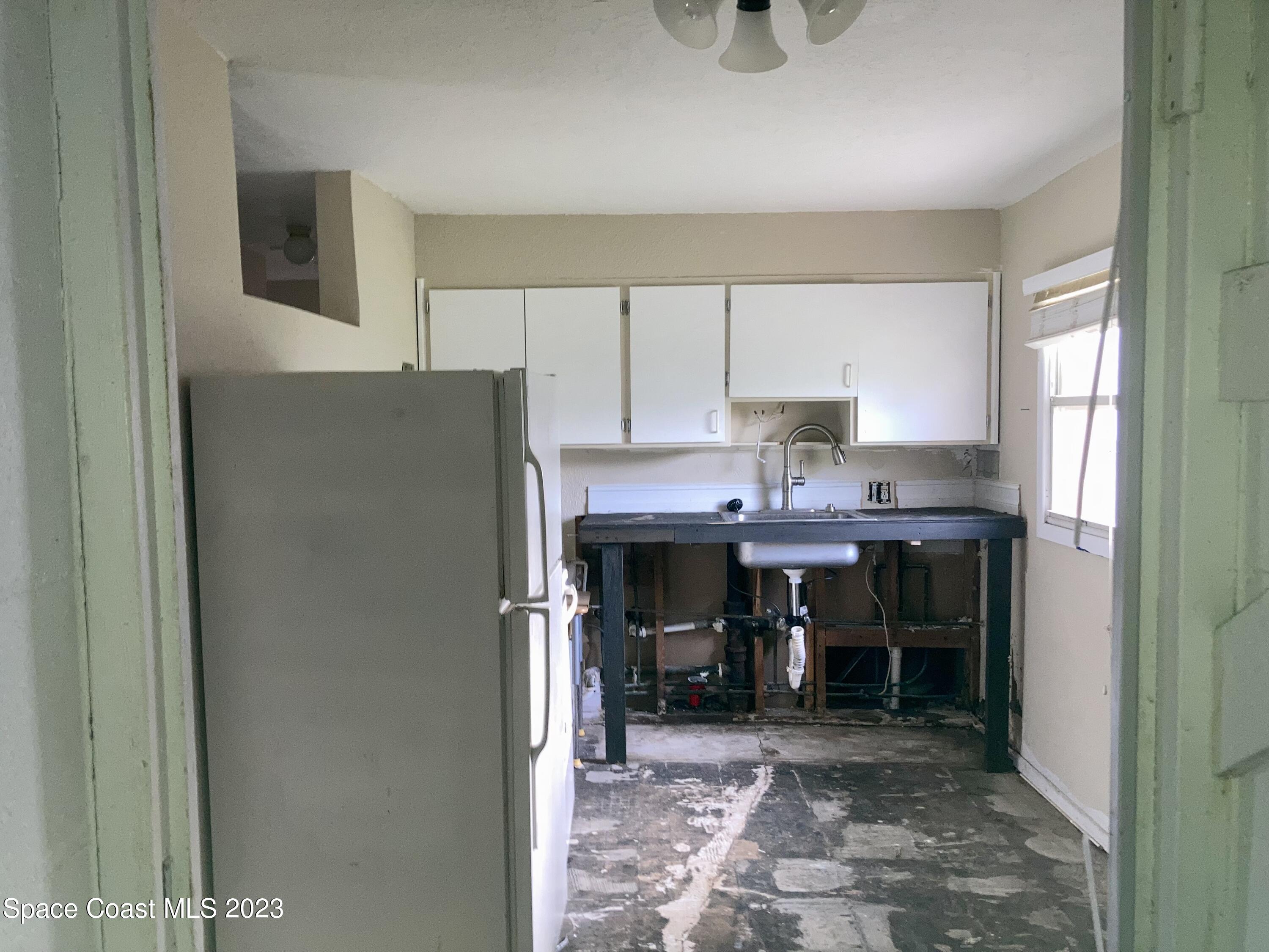 4396 Doncaster Drive Melbourne, FL 32935 - Photo 10 of 22 a view of kitchen with refrigerator stove and microwave