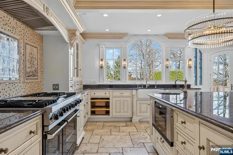 $3,199,000 | 54 Hamilton Drive East, North Caldwell, NJ 07006