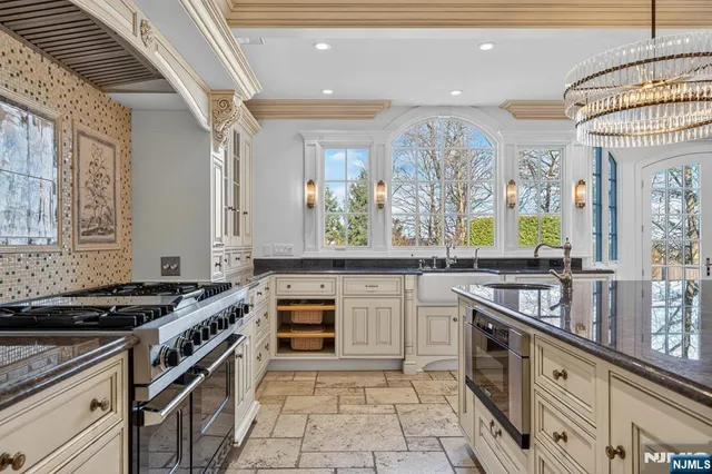 $3,199,000 | 54 Hamilton Drive East, North Caldwell, NJ 07006