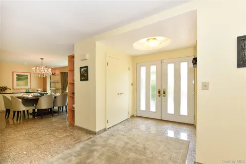 $1,699,998 | 3 Joy Drive, Manhasset Hills, NY 11040