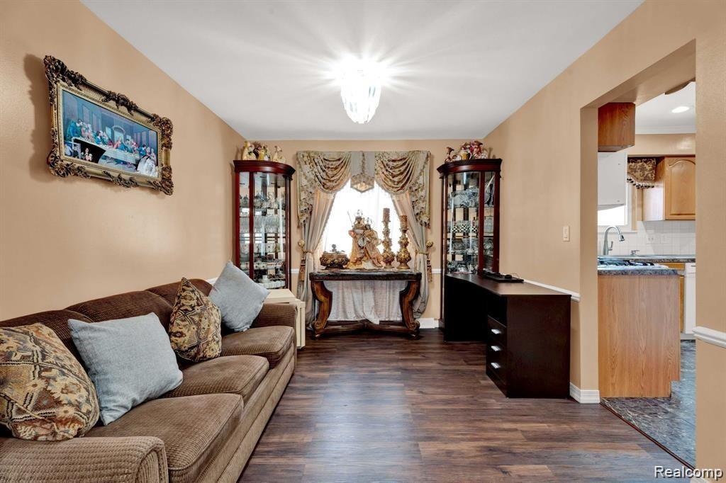 5583 Farmington Road West Bloomfield, MI 48322 - Photo 12 of 31 Gallery Image 12