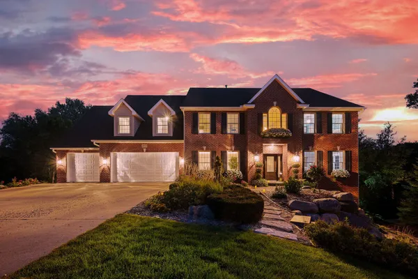 $1,995,000 | 2012 Pine Ridge Drive, West St. Paul, MN 55118