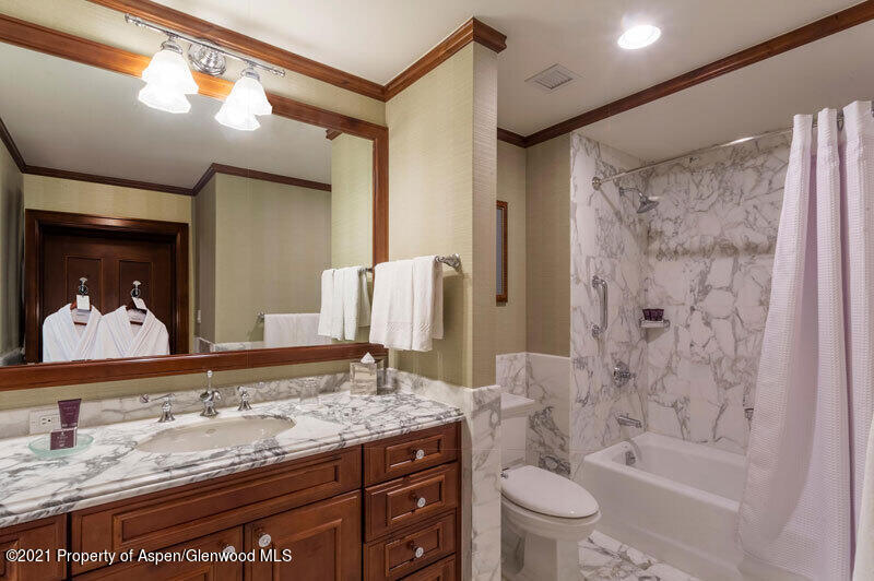 197 Prospector Road, Unit 2310 SUMMER INTEREST #7 Aspen, CO 81611 - Photo 21 of 31 Ritz-Carlton-Club-3BR1 (18)
